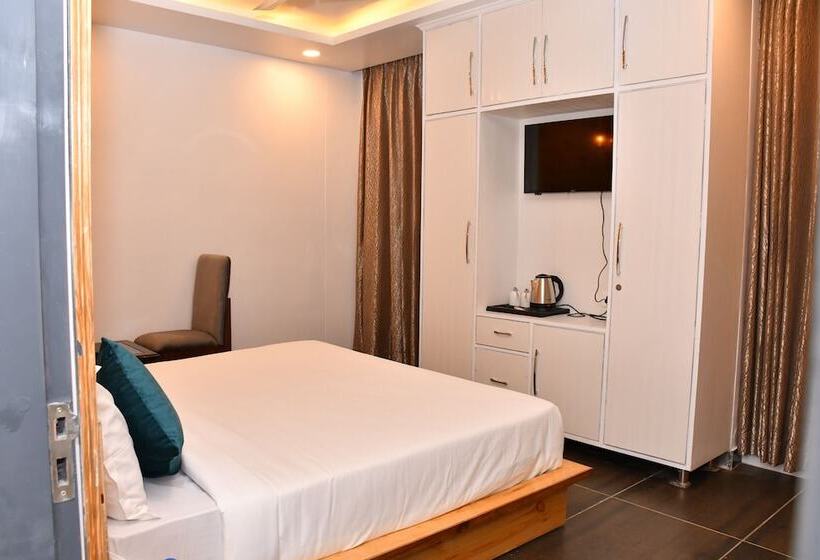 Отель The Crown