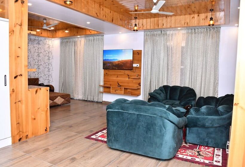 Отель The Crown