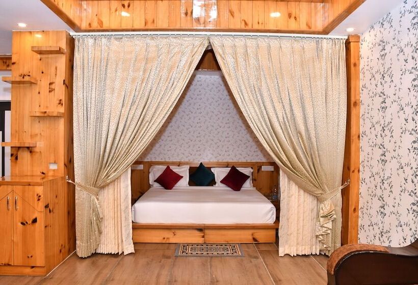 Отель The Crown