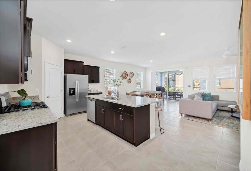 Resort Oasis W/ Game Room: 11 Mi To Disney!