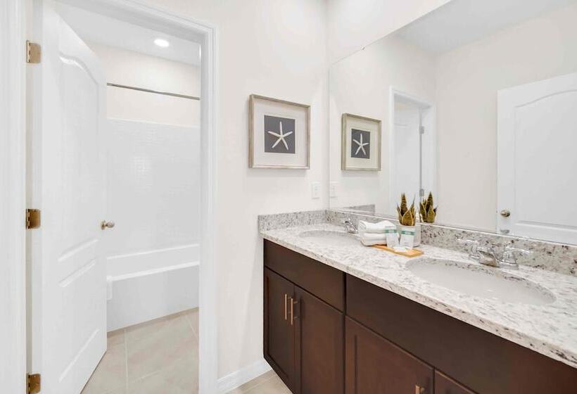 Resort Oasis W/ Game Room: 11 Mi To Disney!