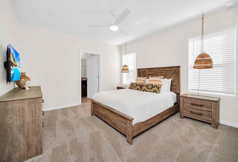 Resort Oasis W/ Game Room: 11 Mi To Disney!