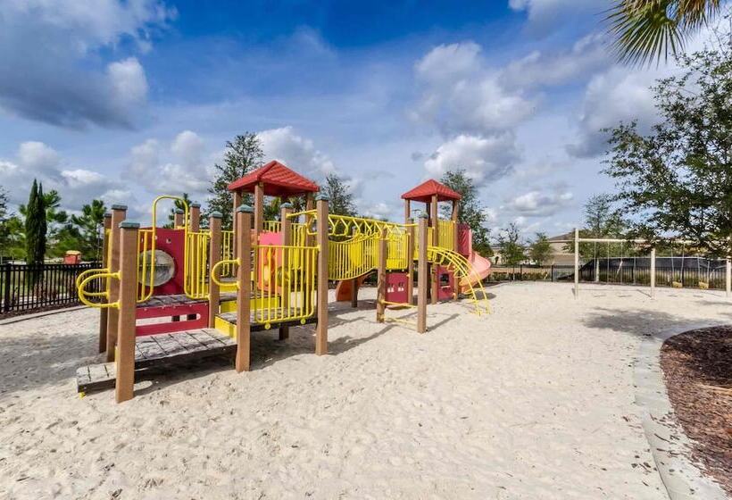 Resort Oasis W/ Game Room: 11 Mi To Disney!