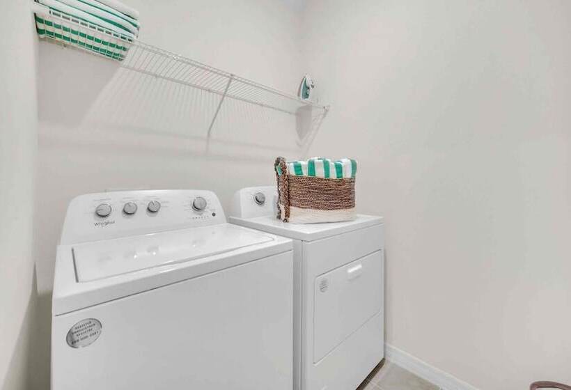 Resort Oasis W/ Game Room: 11 Mi To Disney!