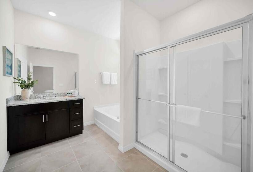 Resort Oasis W/ Game Room: 11 Mi To Disney!