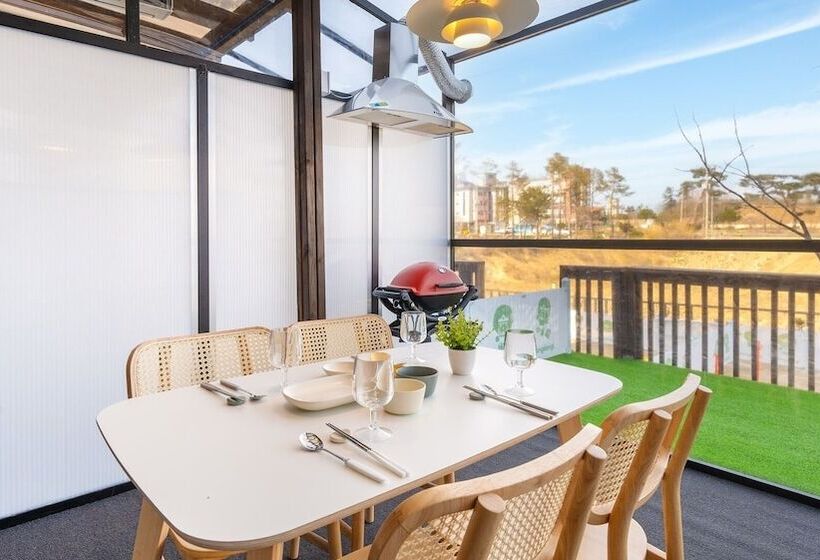 Gangneung Dangdangi Dog Pension Blue