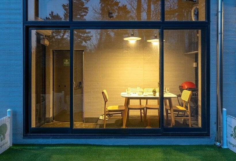 Gangneung Dangdangi Dog Pension Blue