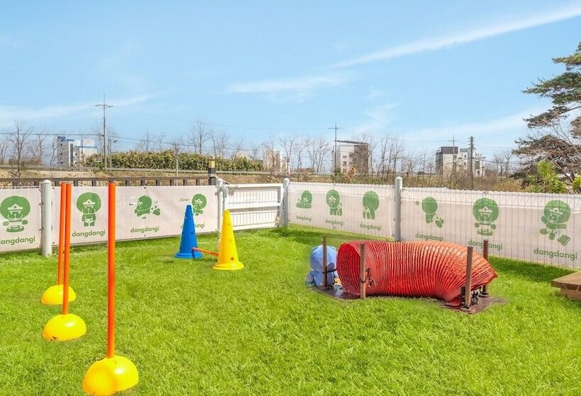 Gangneung Dangdangi Dog Pension Blue