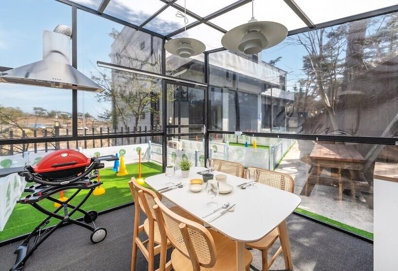 Gangneung Dangdangi Dog Pension Blue