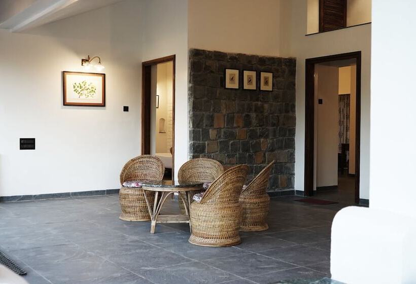 Village Machaan Resort