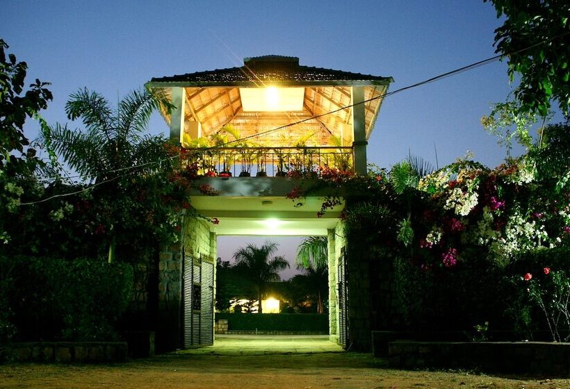 Village Machaan Resort