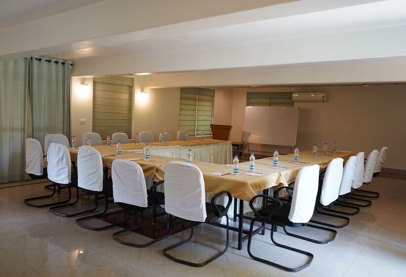 Village Machaan Resort