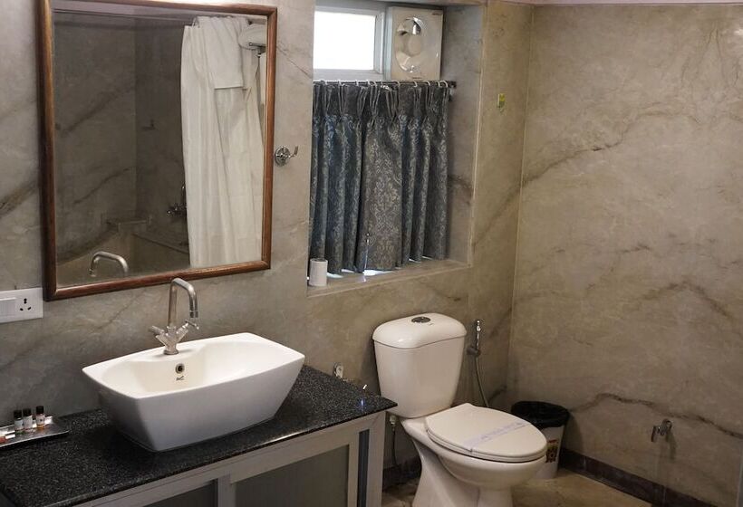 Village Machaan Resort