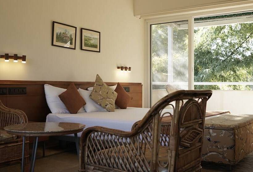 Village Machaan Resort