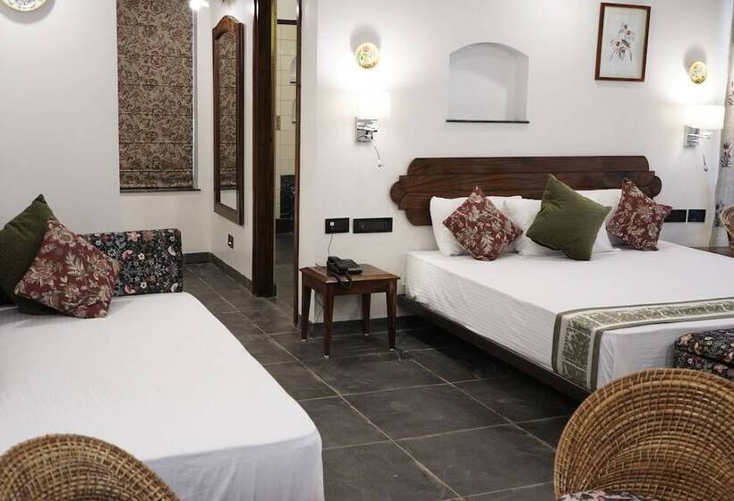 Village Machaan Resort