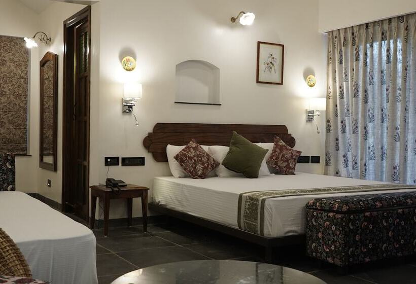 Village Machaan Resort