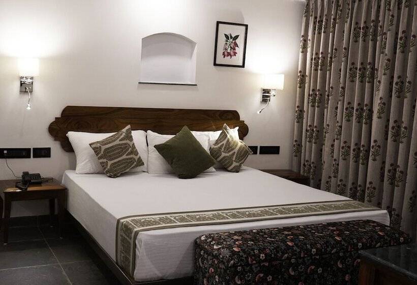 Village Machaan Resort