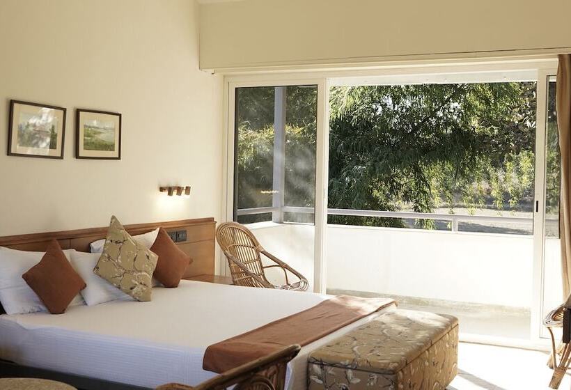 Village Machaan Resort