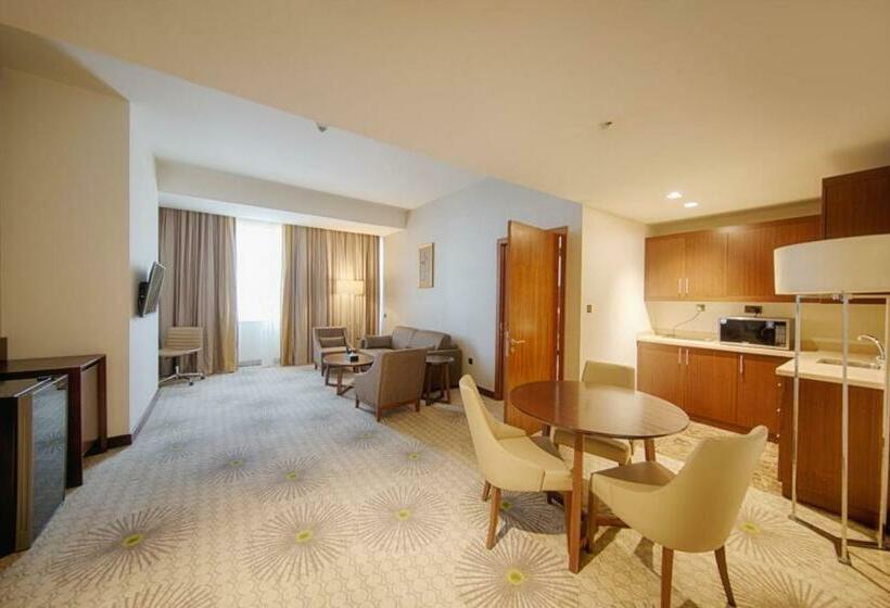 ホテル Holiday Suites Al Azizia