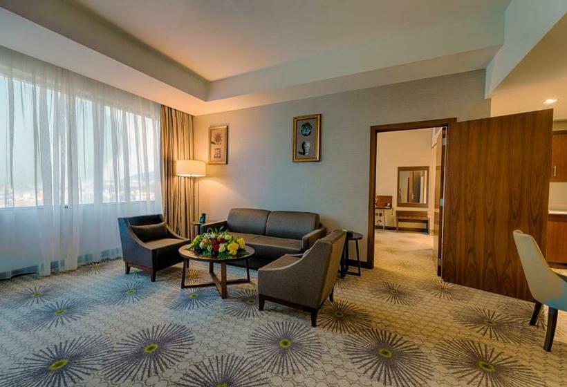 ホテル Holiday Suites Al Azizia