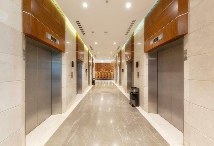 ホテル Holiday Suites Al Azizia