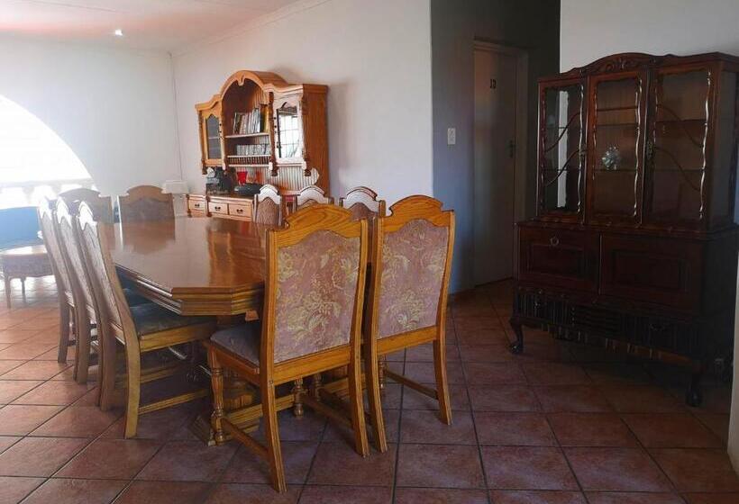 הוסטל Elsjes Guesthouse