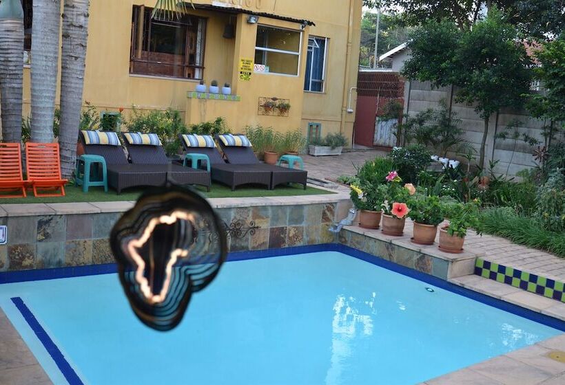 Общежитие Gibela Backpackers Lodge Durban
