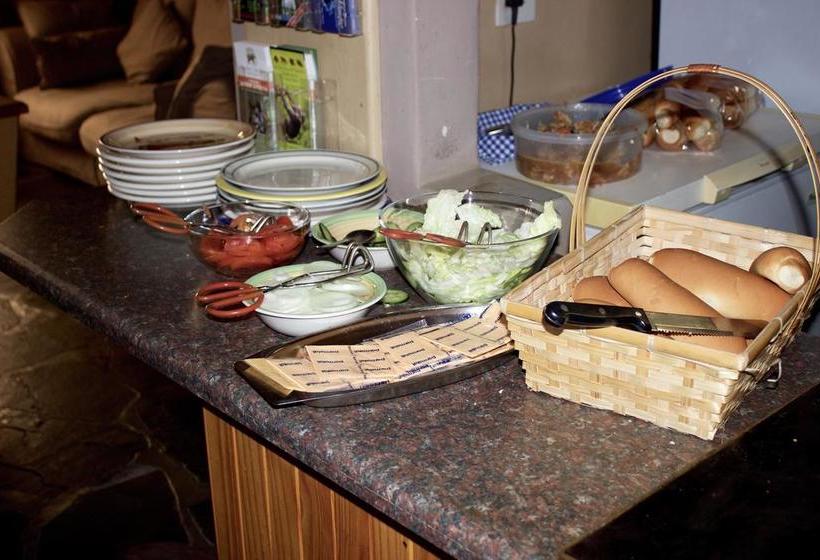 Общежитие Old Vic Travellers Inn Nelspruit