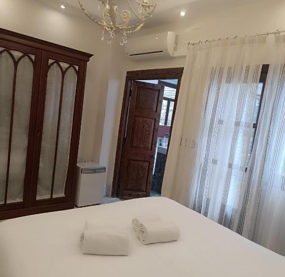 تختخواب و صبحانه Suite Comares