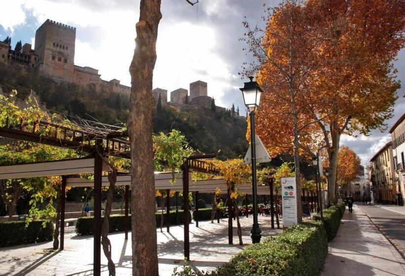 تختخواب و صبحانه Suite Comares