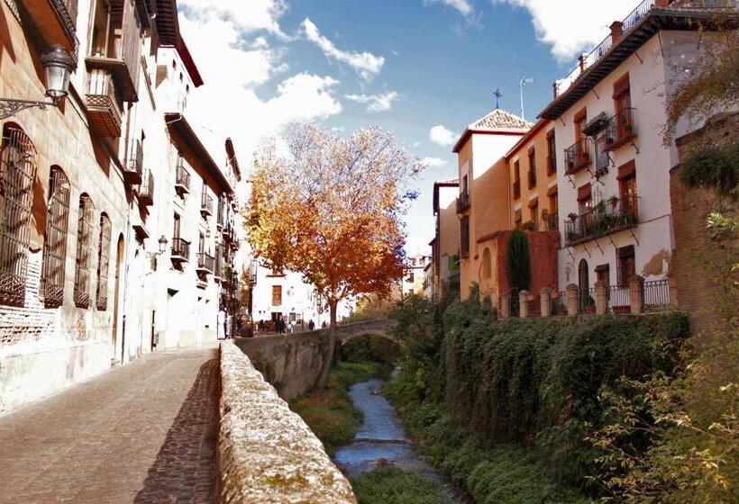 تختخواب و صبحانه Suite Comares