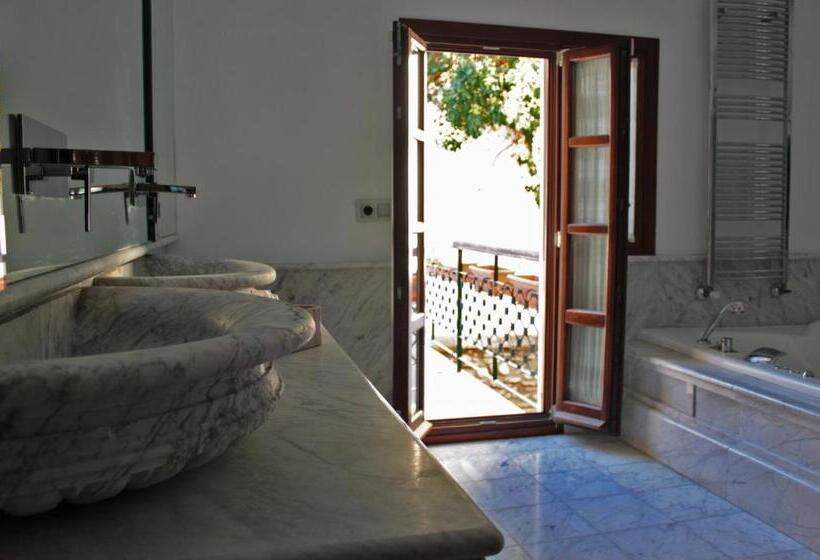 تختخواب و صبحانه Suite Comares