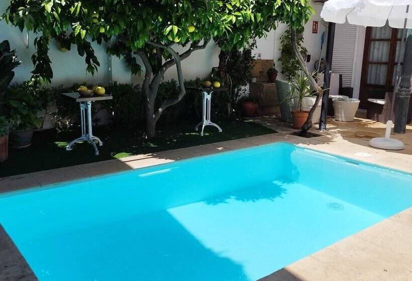 تختخواب و صبحانه Suite Comares