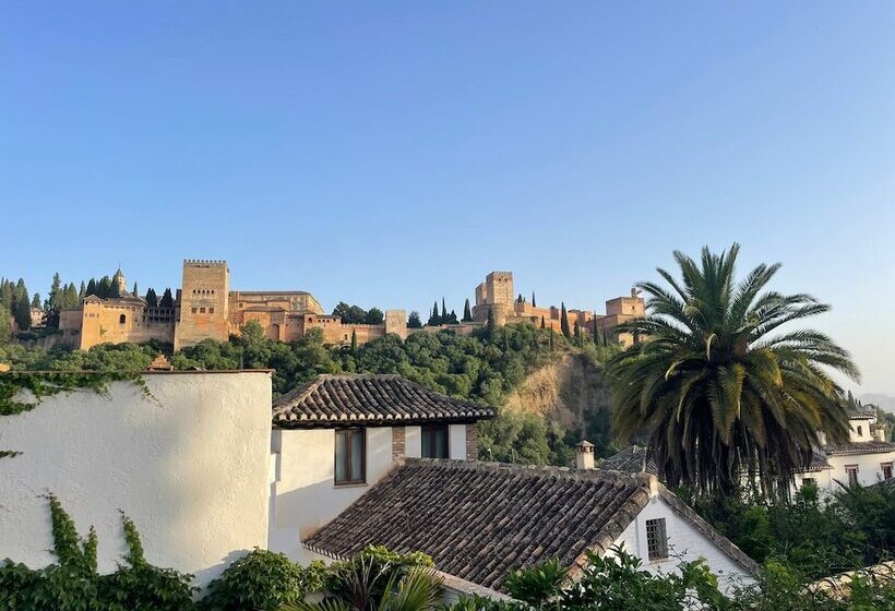 تختخواب و صبحانه Suite Comares