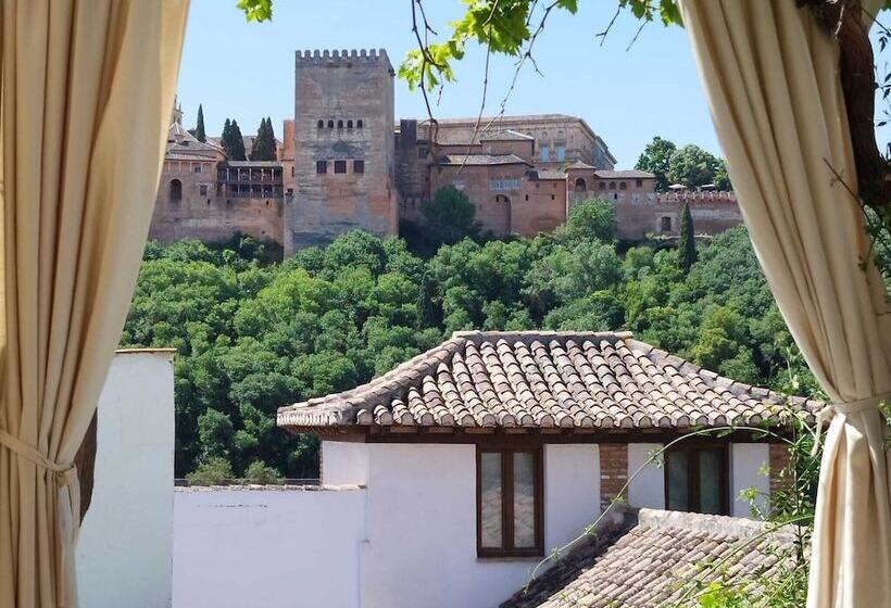 تختخواب و صبحانه Suite Comares