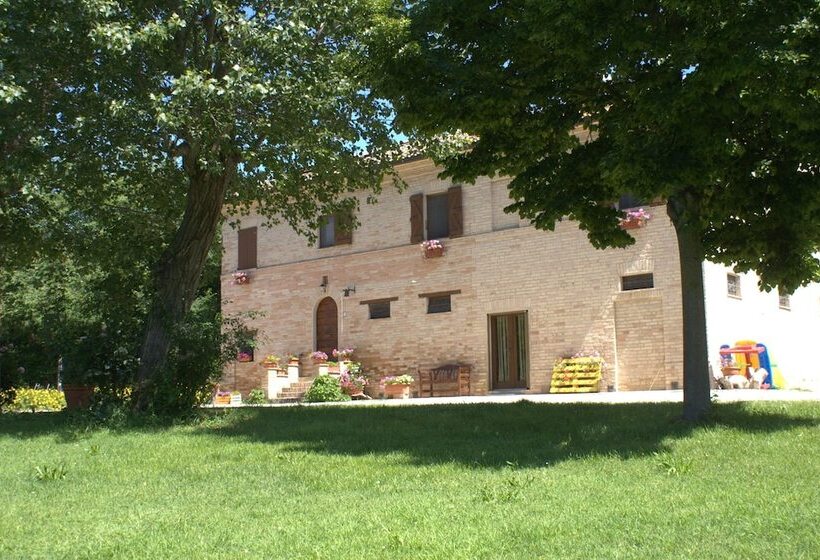 住宿加早餐  Casa Il Girasole Con Piscina Nelle Marche