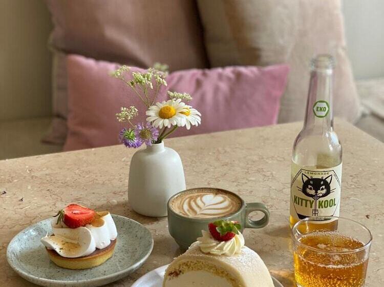 Café Mandeltårtan B&b Villafloraviola