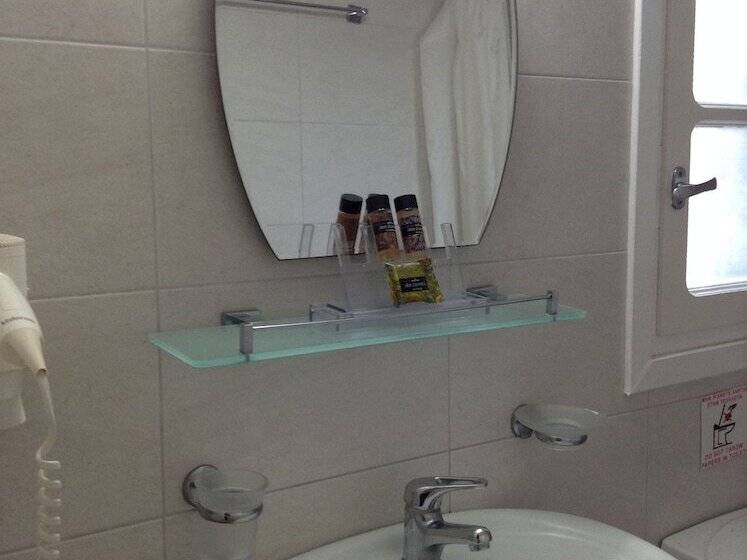 Gryparis' Club Apartments