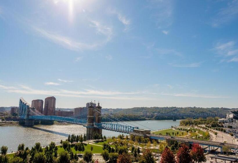 Ac Hotel By Marriott Cincinnati At The Banks