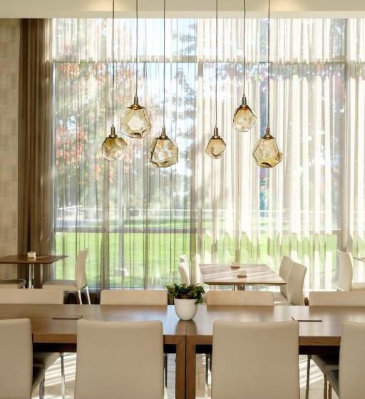 Ac Hotel By Marriott Cincinnati At The Banks