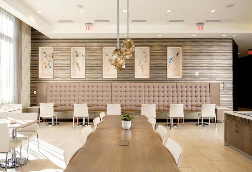 Ac Hotel By Marriott Cincinnati At The Banks