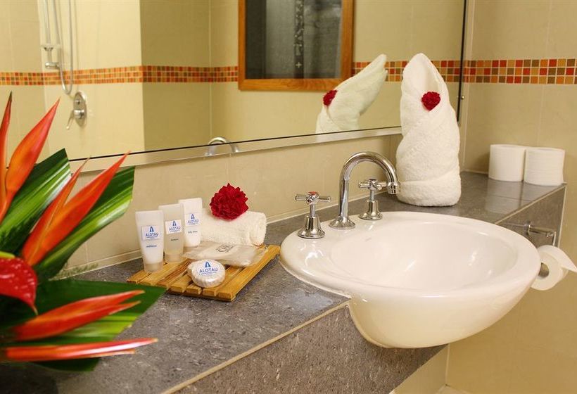 ホテル Alotau International