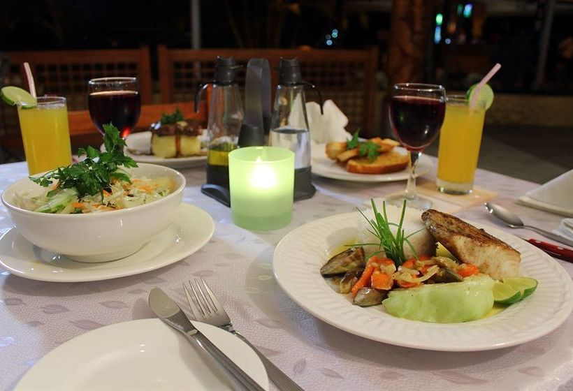 ホテル Alotau International