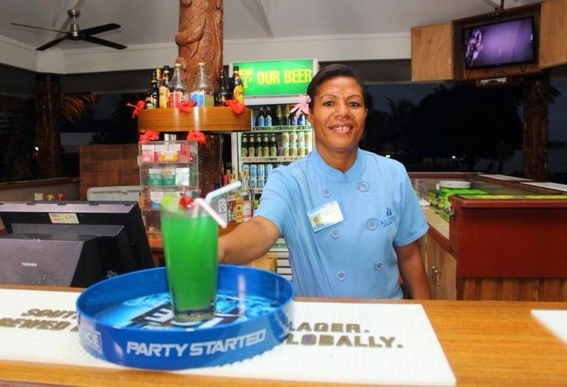 ホテル Alotau International