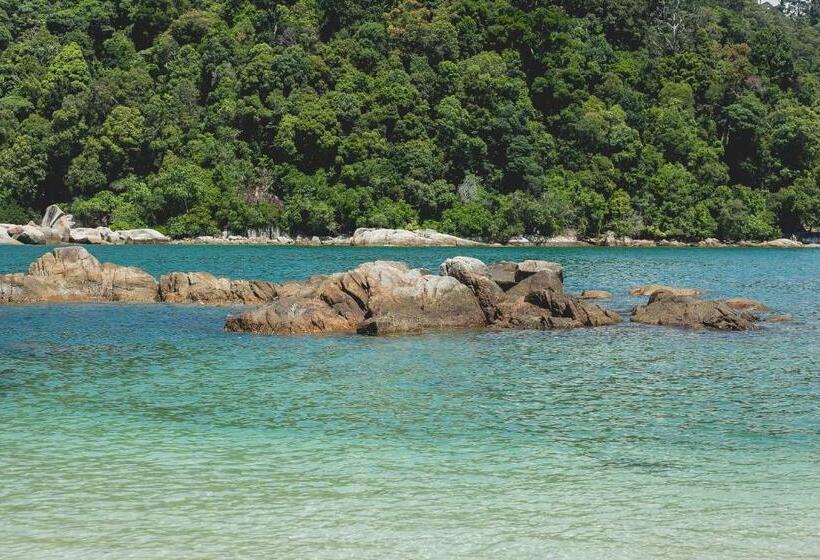 ホテル Anjungan Beach Resort