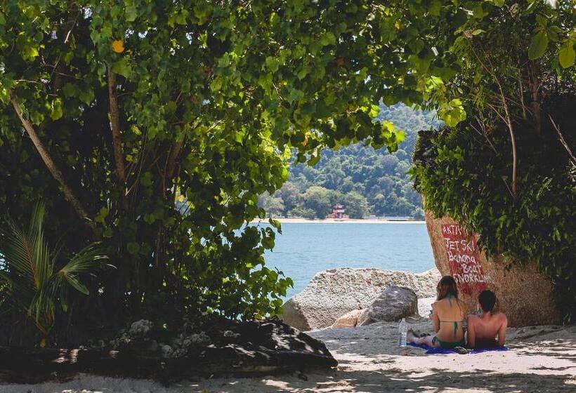 ホテル Anjungan Beach Resort