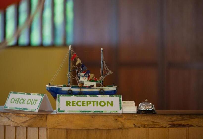 ホテル Anjungan Beach Resort