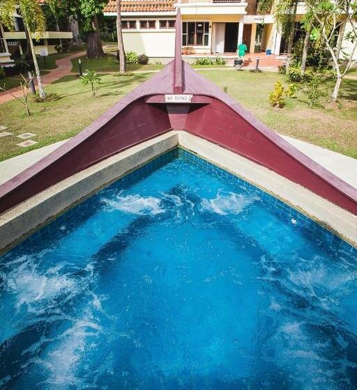 ホテル Anjungan Beach Resort