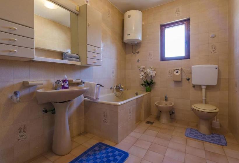 Отель Apartments Novi Vinodolski