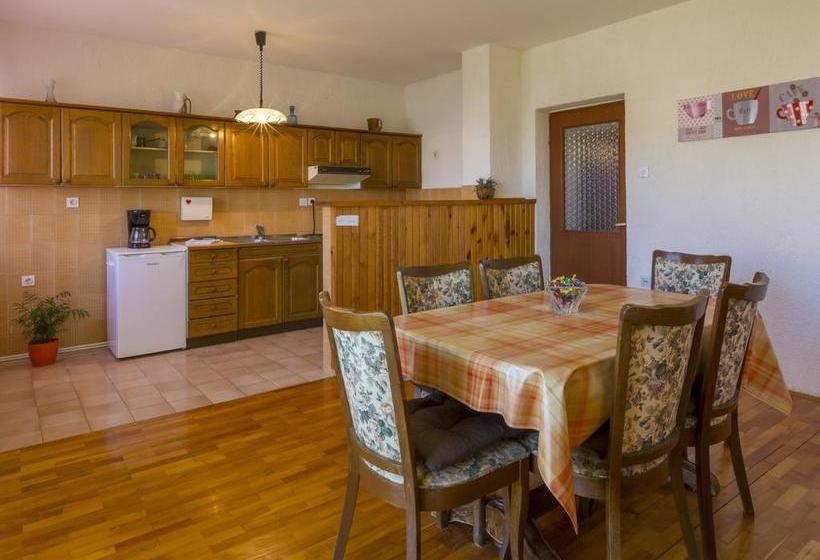 Отель Apartments Novi Vinodolski